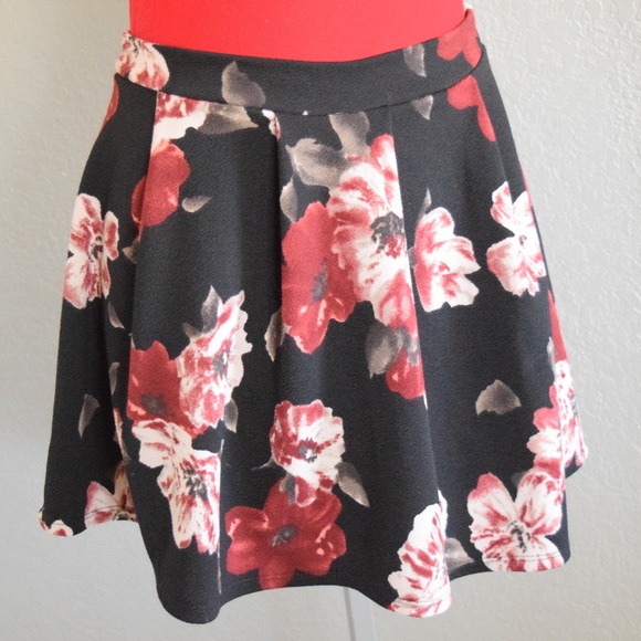 Floral print skater skirt - Picture 2 of 4